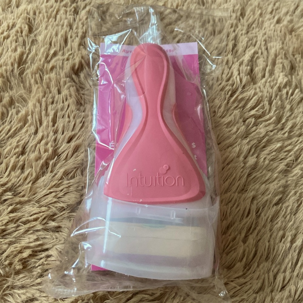 🆕 Schick Intuition Razor